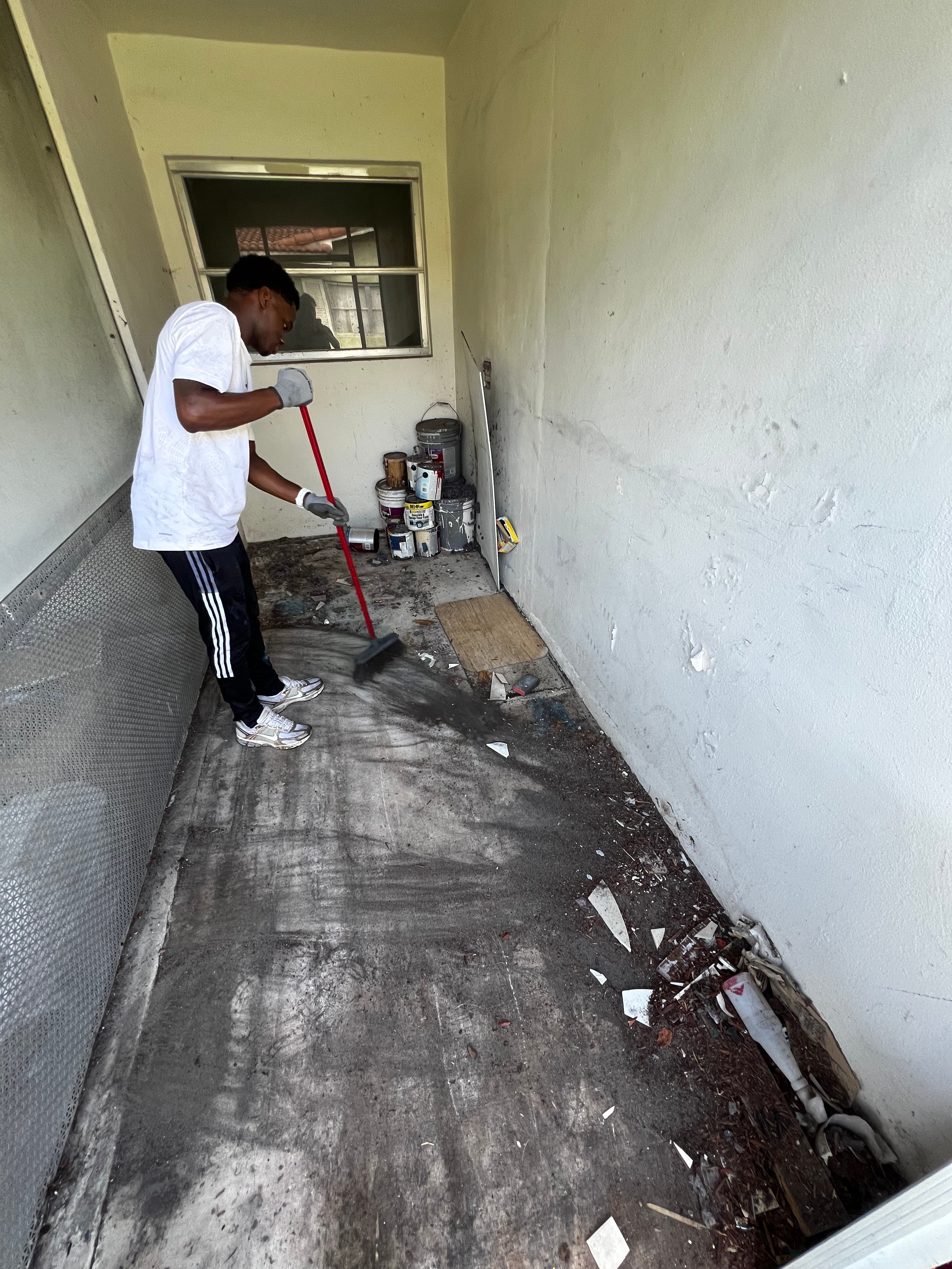 Professional Construction Debris Removal service by JRMoves in Fort Lauderdale, FL - licensed and insured junk removal contractor