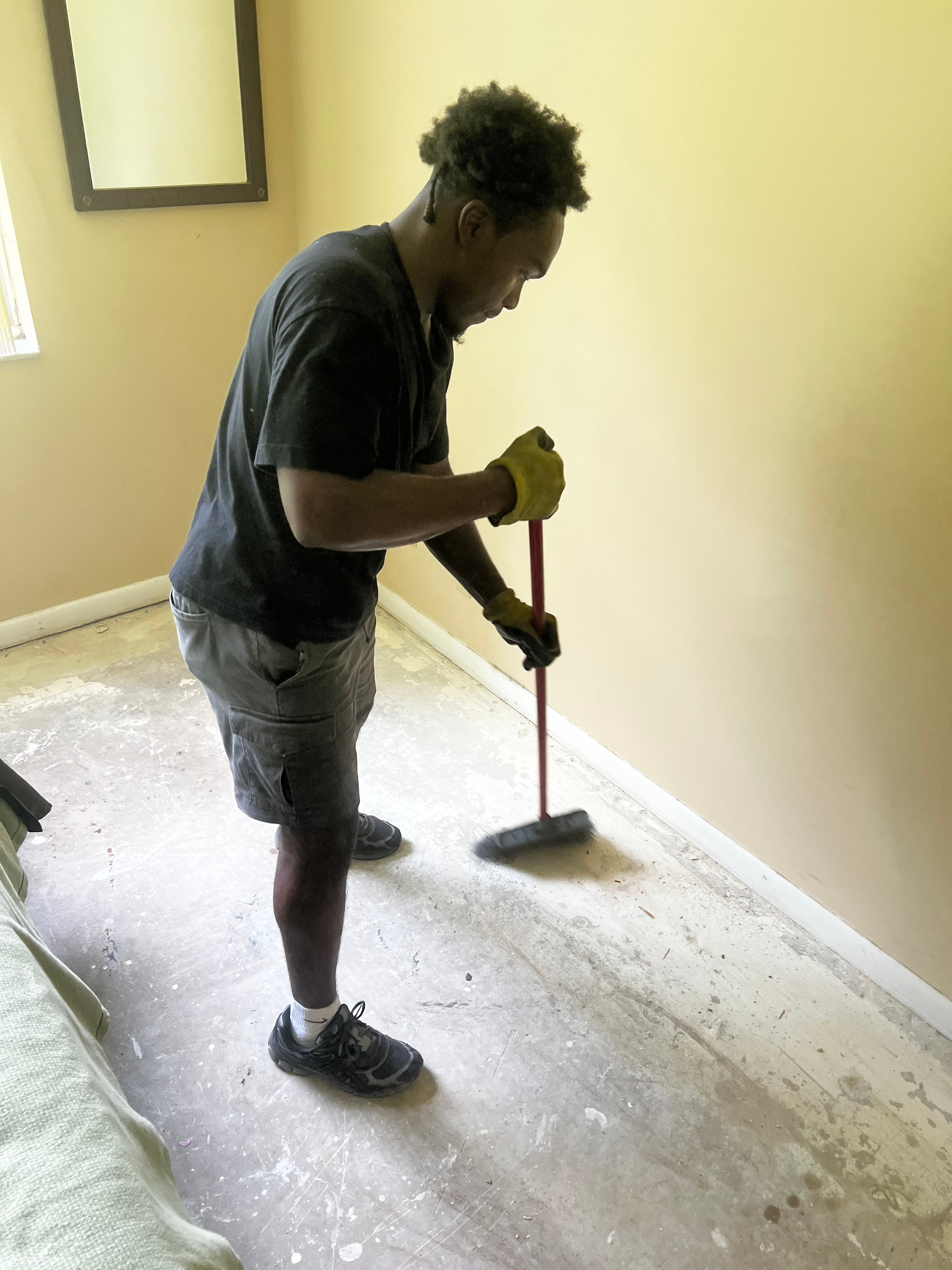 Professional Retail Store Cleanout service by JRMoves in Fort Lauderdale, FL - licensed and insured junk removal contractor