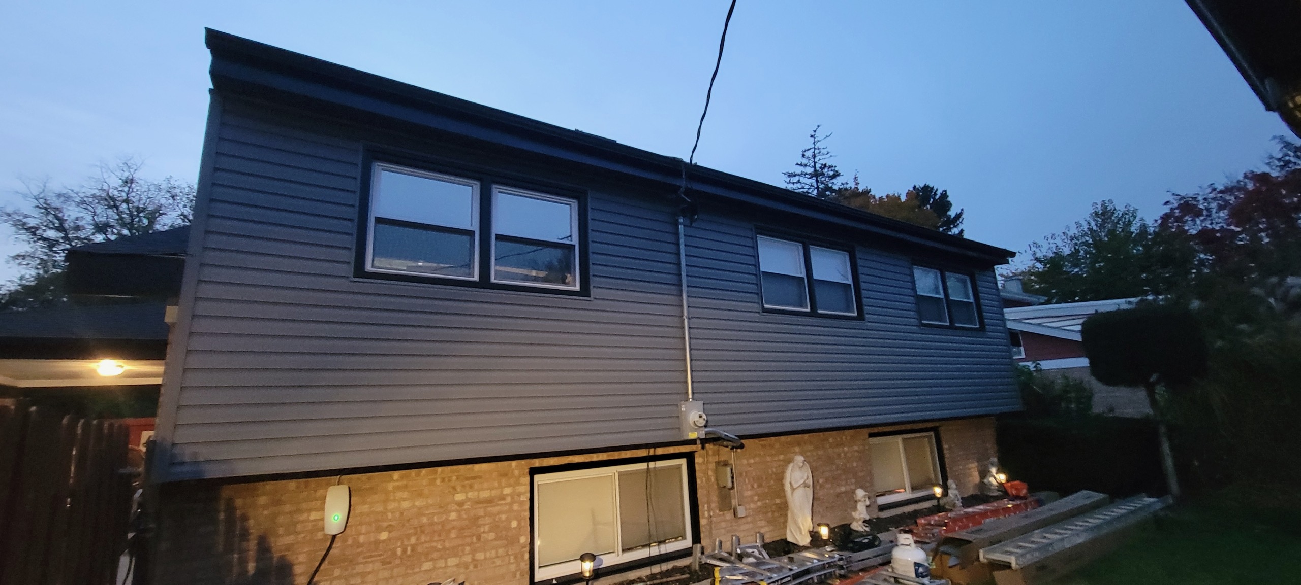 Professional Siding Inspection service in Southwest Suburbs of Chicago, IL by JV Roofing - licensed and insured roofing experts