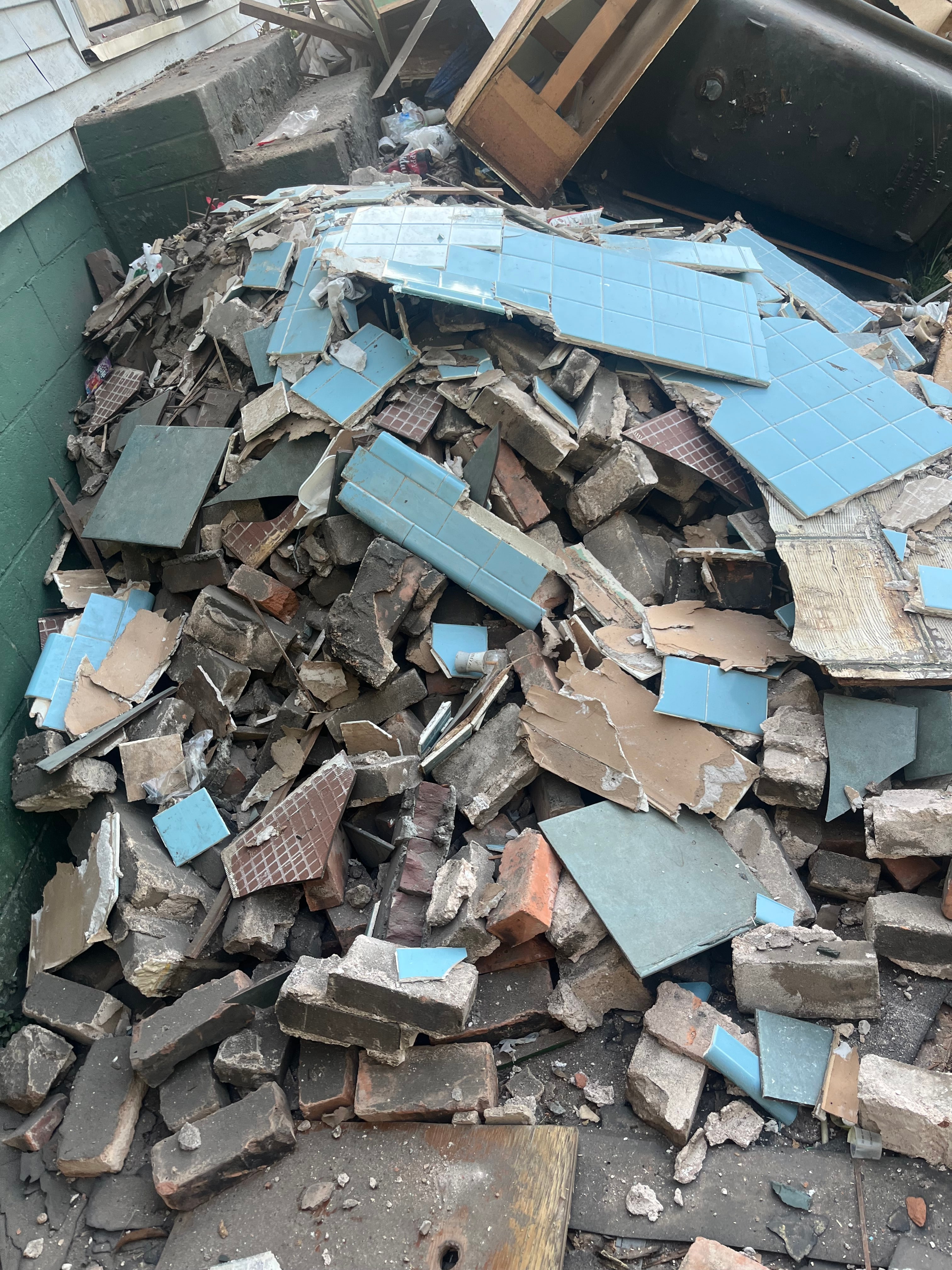 ${c.businessName} providing professional ${c.niche.toLowerCase()} services in Powdersville, ${c.st} - trusted local contractor